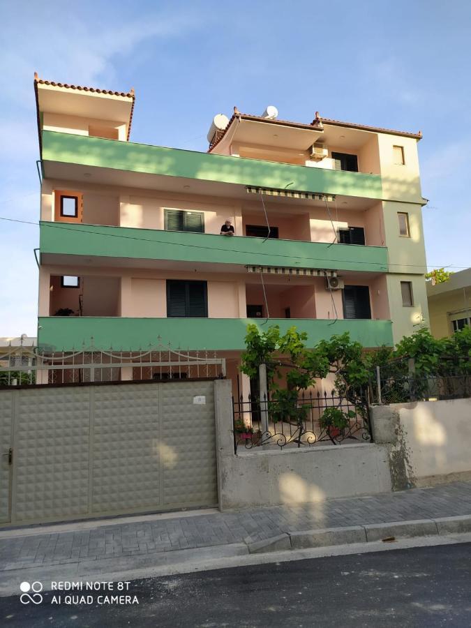 Vila Osmenaj Rent Room Or Apartment Vlore Luaran gambar
