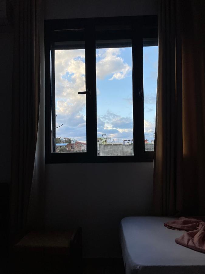 Vila Osmenaj Rent Room Or Apartment Vlore Luaran gambar
