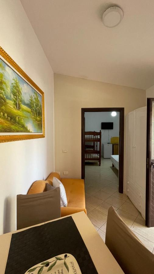 Vila Osmenaj Rent Room Or Apartment Vlore Luaran gambar