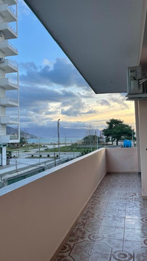 Vila Osmenaj Rent Room Or Apartment Vlore Luaran gambar