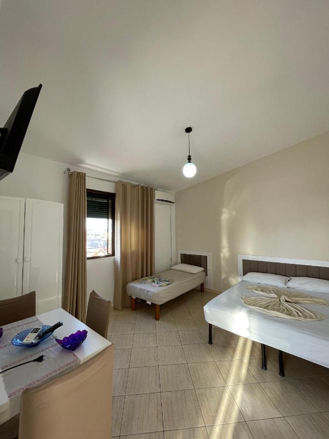 Vila Osmenaj Rent Room Or Apartment Vlore Luaran gambar