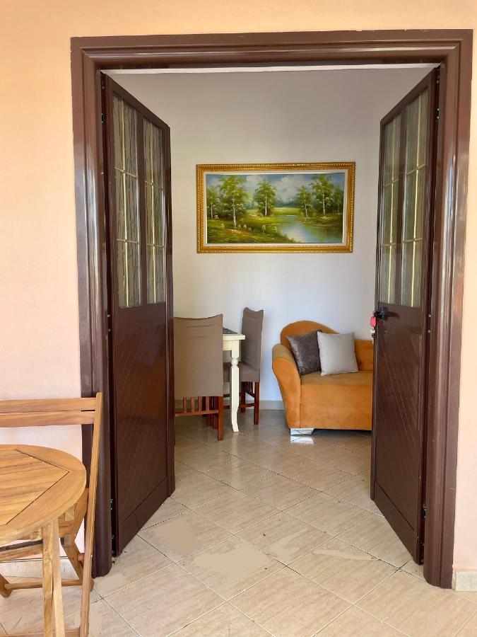 Vila Osmenaj Rent Room Or Apartment Vlore Luaran gambar