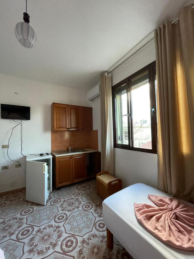 Vila Osmenaj Rent Room Or Apartment Vlore Luaran gambar