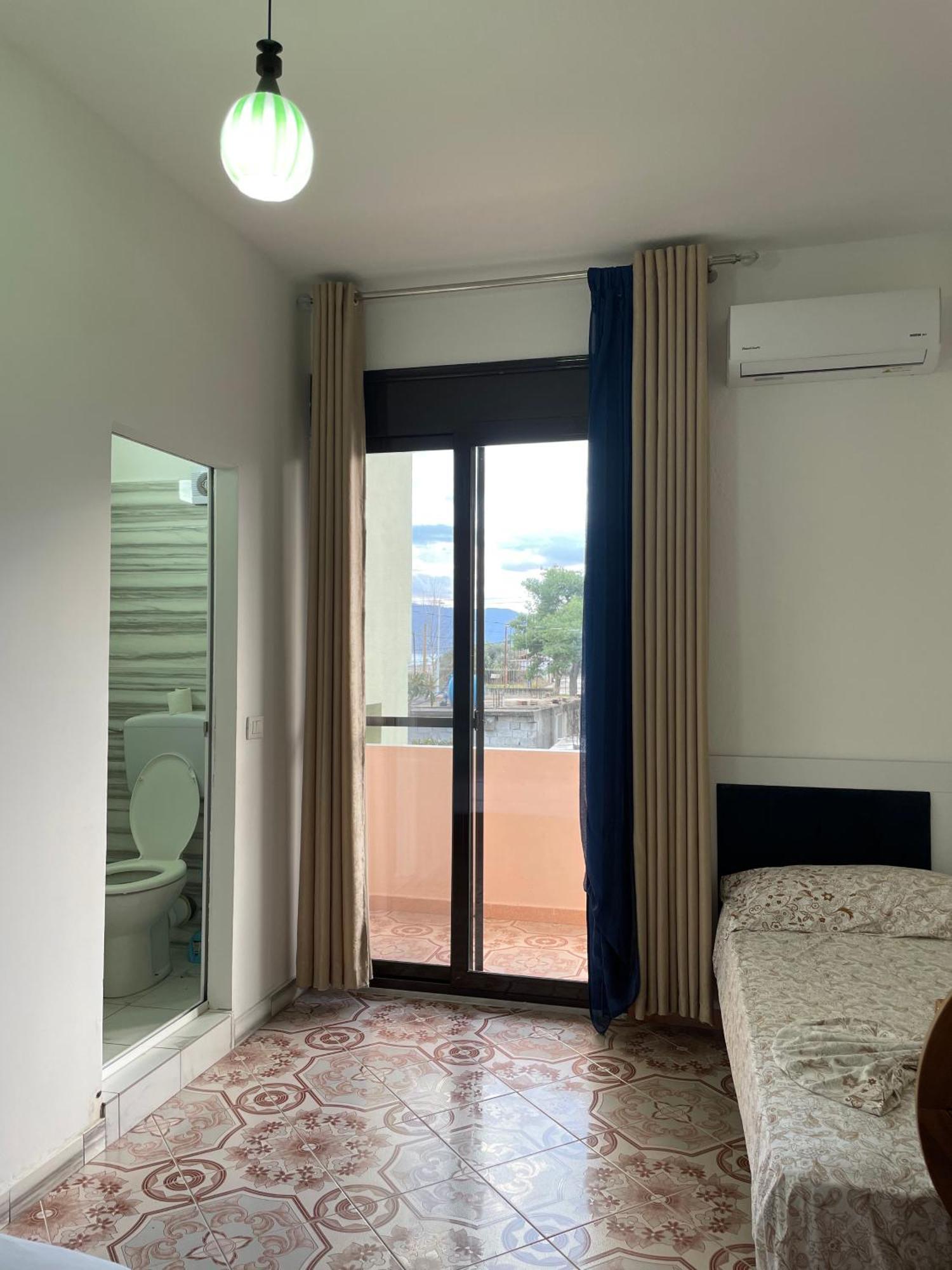 Vila Osmenaj Rent Room Or Apartment Vlore Luaran gambar